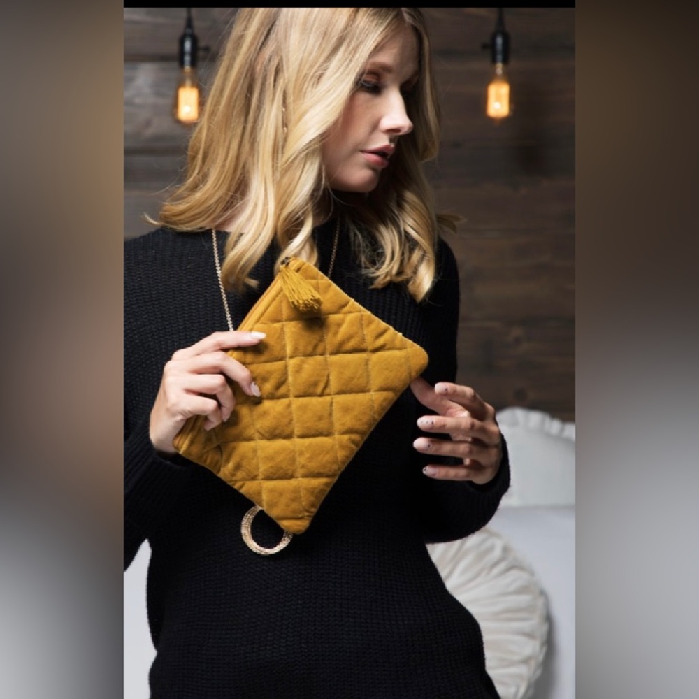 Luxurious fine cotton velvet metallic quilted pouch. - Picture 2 of 4